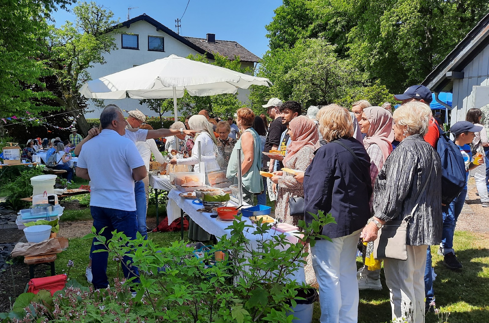 Interkulturelles Gartenfest in Flammersfeld: Ein Treffpunkt der Kulturen