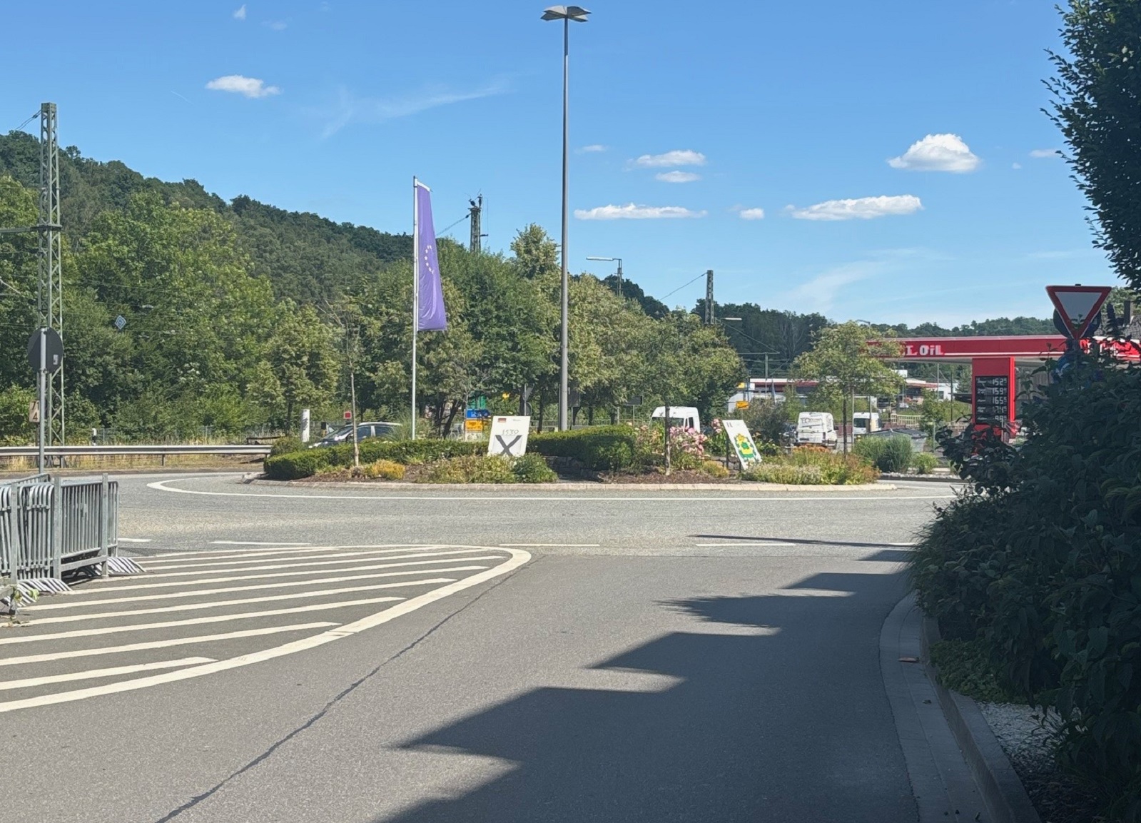 Die knftige Fhrung des Radwegs Sieg durch den Kreisel entlang der B 62 wird derzeit  vom LBM Diez geprft. (Foto: Berno Neuhoff / Verbandsgemeindeverwaltung Wissen)