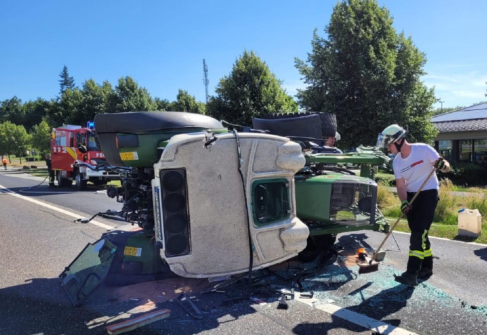 Eilmeldung: Traktor berschlgt sich auf der B256 bei Rengsdorf