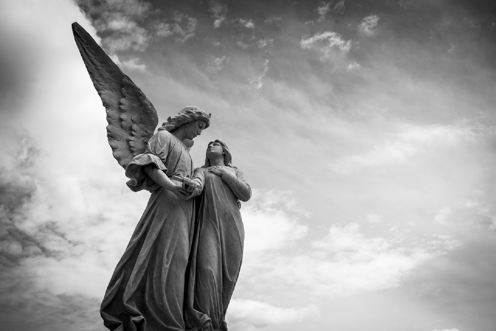 Debatte um Bestattungsgesetz: Aufhebung der Friedhofspflicht?
