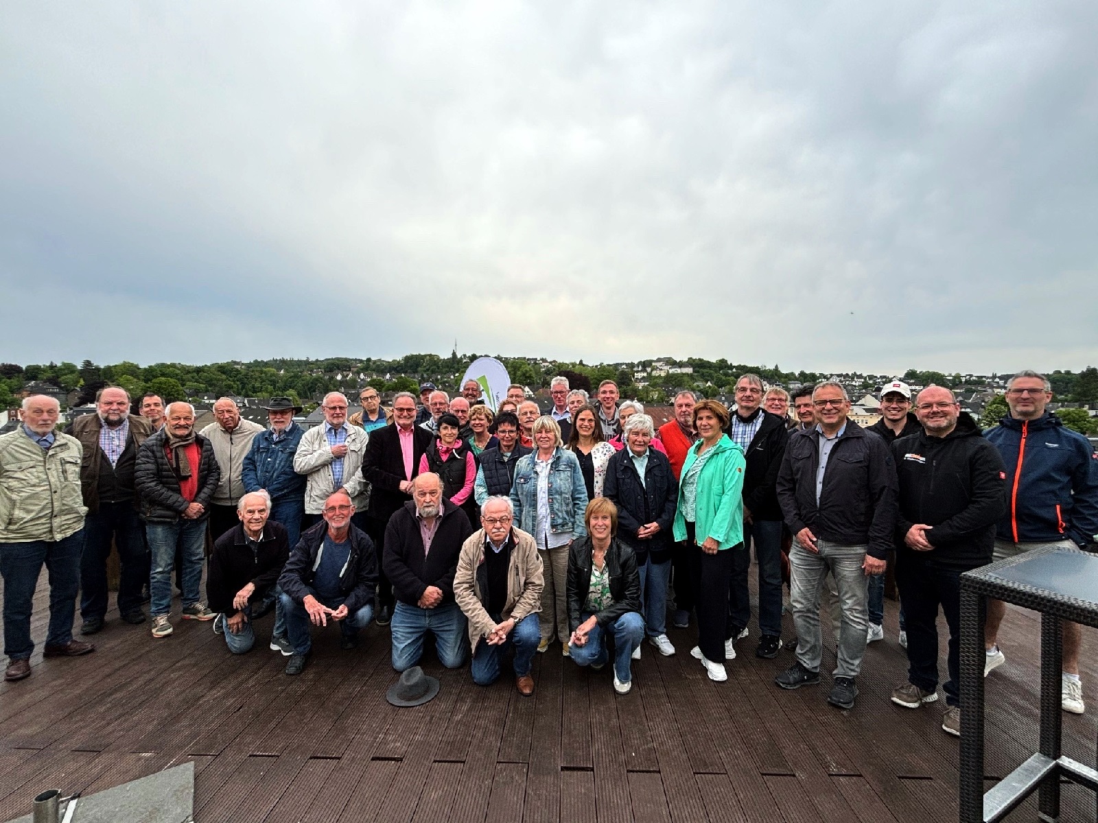 Sie feierten auf der Dachterrasse 25 Jahre Zukunftsschmiede. (Foto: Jochen Stentenbach)