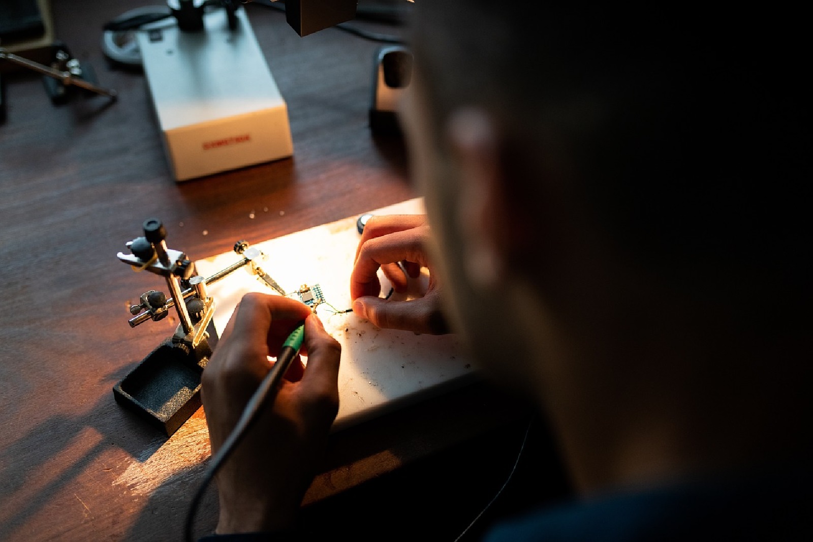 Jonathan Baschek gewinnt mit innovativer Datenbrille "Jugend forscht"-Bundeswettbewerb
