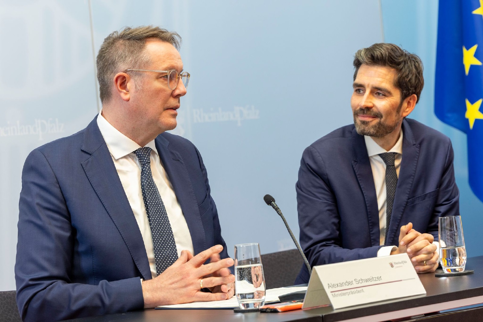 Sven Teuber (rechts) wird neuer Bildungsminister in Rheinland-Pfalz. (Foto: Helmut Fricke/dpa)