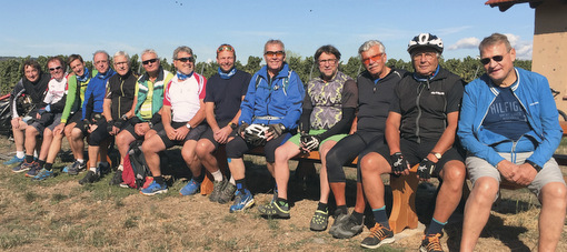 Zur 22. Radtour des VfL Dermbach trafen sich die 13 Akteure der Ski- und Fahrradgruppe des Vereins. (Foto: Verein)