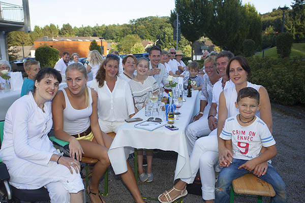 „Picknick in Weiß“ an Meilerhütte in Dernbach 