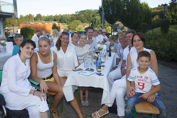 Picknick in Weiߓ an Meilerhtte in Dernbach 