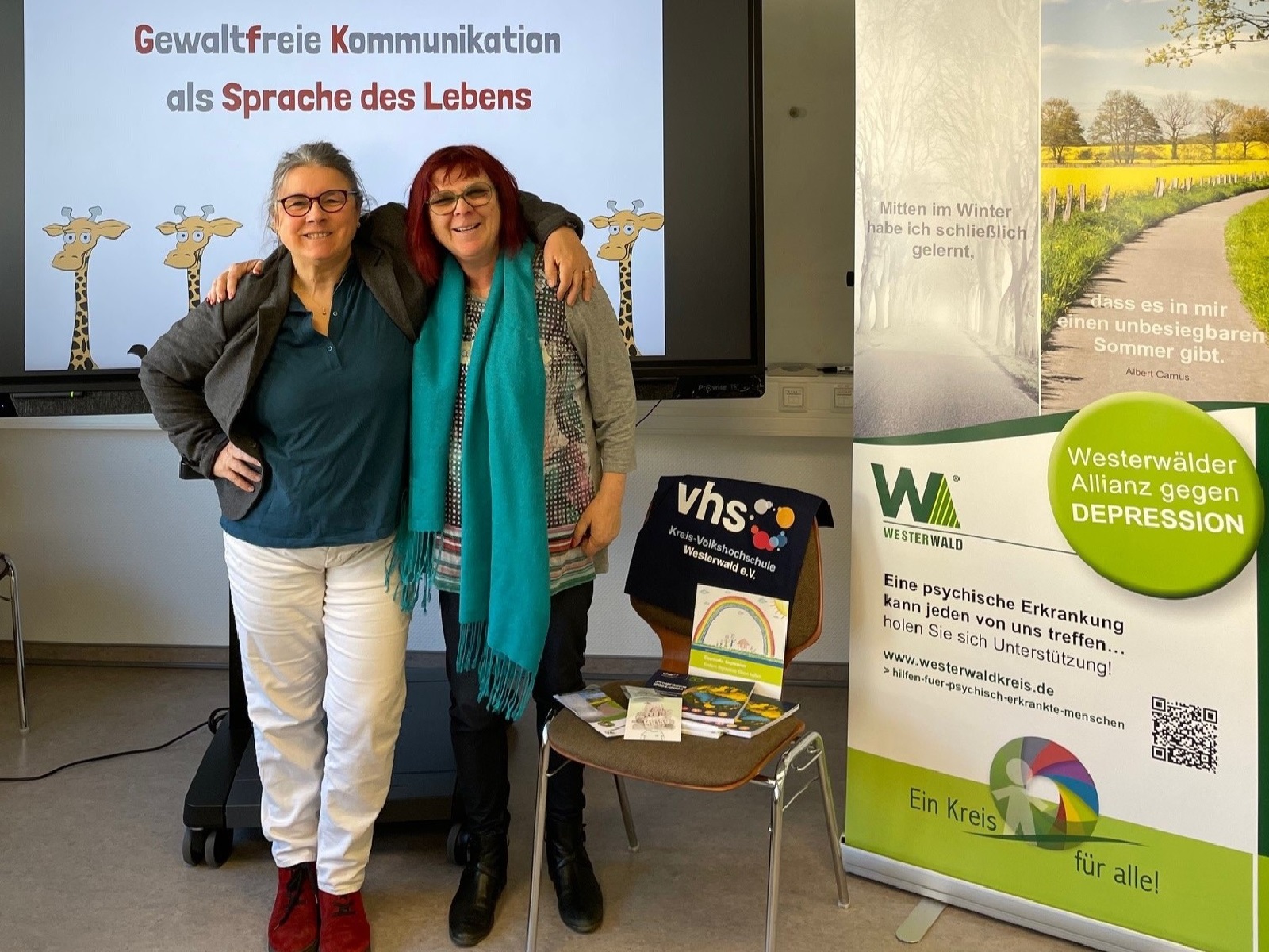 Den ausgebuchten Workshop leiteten Susanne Kinder-Walenta (links) und Ursula Reppmann-Wrsdrfer. (Foto: Westerwaldkreis / Angela Hartmann)