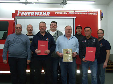 Das Foto zeigt von links: Matthias Theis (Wehrleiter), Hans-Gnter Kray, Dirk Rosenkranz, Maik Heuchel (Wehrfhrer), Robert Trippler, Steven Rosenkranz, Jens Walleit, Hermann Schuster (stellv. Wehrfhrer). Foto: FW