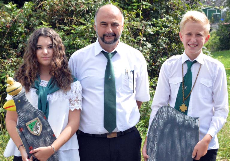 Jugendmajestten v. li. Johanna Becker, Kornprinzessin, Schtzenmeister Jrgen Fischbach und Jugendritter Linus. Fotos: kk