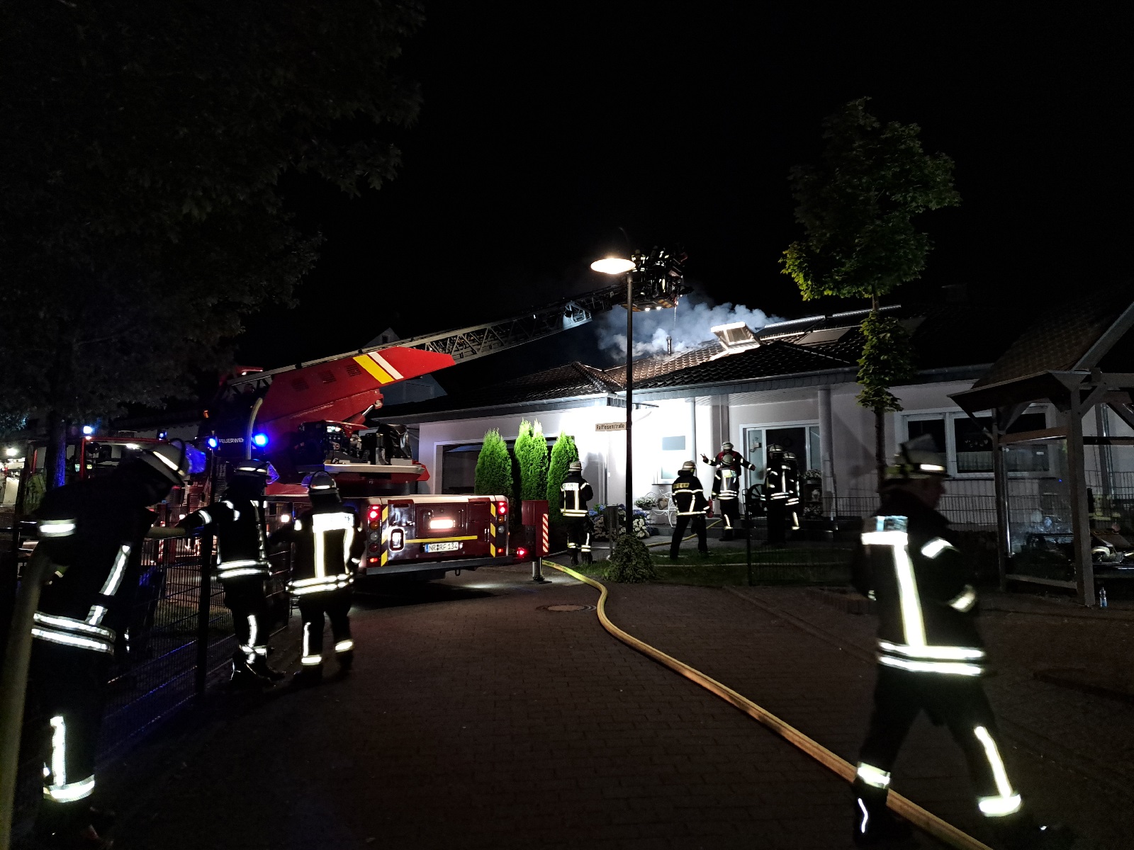Aktualisiert: Brand in Anhausen - Defekt in Photovoltaik-Anlage mglicher Auslser