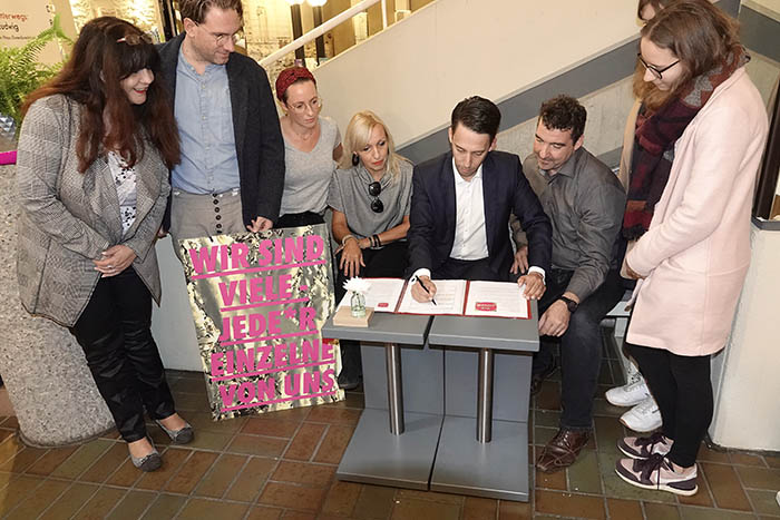 Sie unterzeichneten gemeinsam die Erklrung. Foto: Wolfgang Tischler