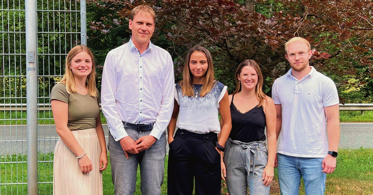 Zum Abschluss des Workshops kamen die Projektausrichter fr ein Foto zusammen: (v.l.n.r.): Fides Ottens, Lars Kober (beide Wirtschaftsfrderung Kreis Altenkirchen), La Daiz und Simone Ulrich (beide DigiMit-Kompetenzzentrum) sowie Louis Mller (Mittelstand 4.0-Kompetenzzentrum Siegen). (Foto: Wirtschaftsfrderung Kreis Altenkirchen)