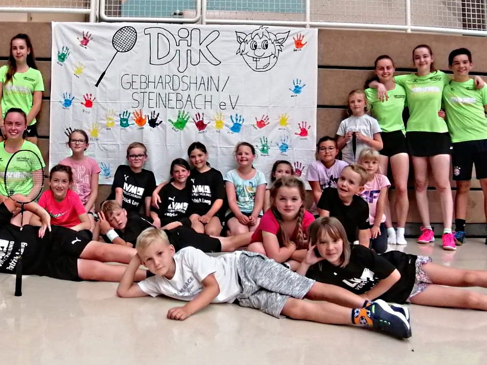 Einen ganzen Tag lang wuselten krzlich 17 junge Badmintonbegeisterte im Grundschulalter durch die Gebhardshainer Grosporthalle. (Fotos: DJK)