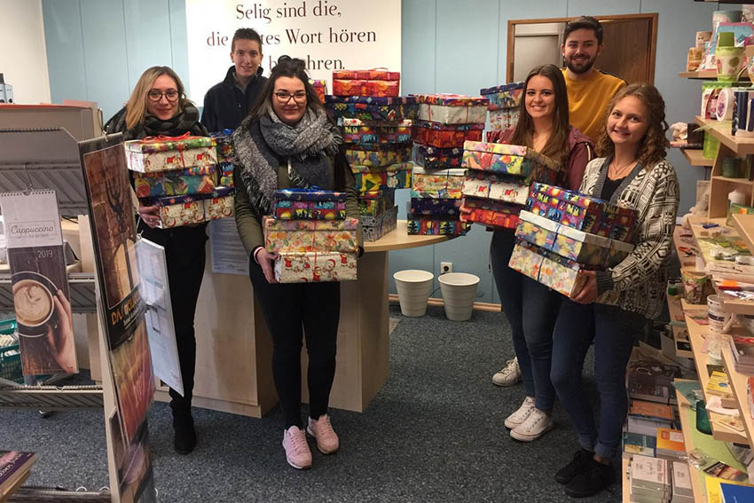 Weihnachtsgeschenke fr benachteiligte Kinder von Dorfjugend Raubach  