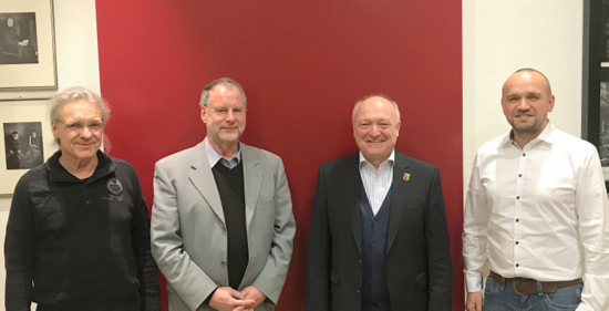 Austausch des GEW-Kreisvorstandes im Kreishaus: (von links) Dr. Georg Meinhardt, GEW-Kreisvorsitzender Heribert Blume, Landrat Michael Lieber und Axel Karger. (Foto: GEW)