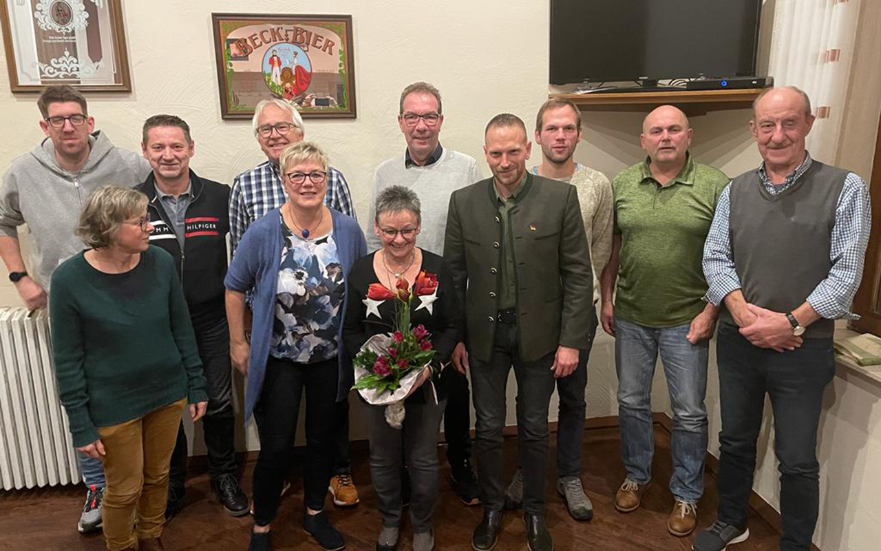Der neue Vorstand des Dorfgemeinschaftsvereins fand sich auf der Jahreshauptversammlung Mitte November neu zusammen. (Foto: Verein)

