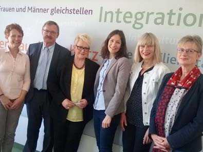 Beraterin Brigitte Kazmarek-Lang, stellvertretender Landesverbandsvorsitzender Josef Zolk, Beraterin Christine Joniks, Familienministerin Anne Spiegel, Vorsitzende des Landesverbandes Donum vitae Constanze Nattermann und Referentin der Ministerin Martina Dreibus (von links). Foto: pr  