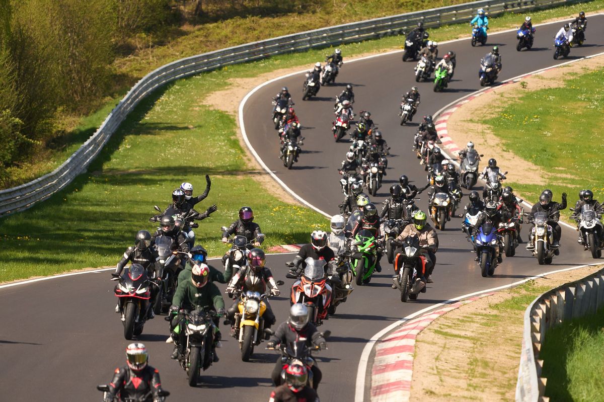 Auftakt der Motorradsaison 2025: "Anlassen" am Nrburgring. (Foto: Thomas Frey/dpa)