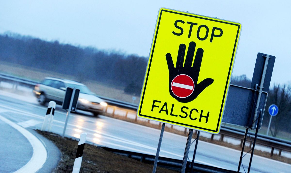 Geisterfahrer auf der Autobahn sorgen fr Lebensgefahr. (Foto: Tobias Hase/dpa)