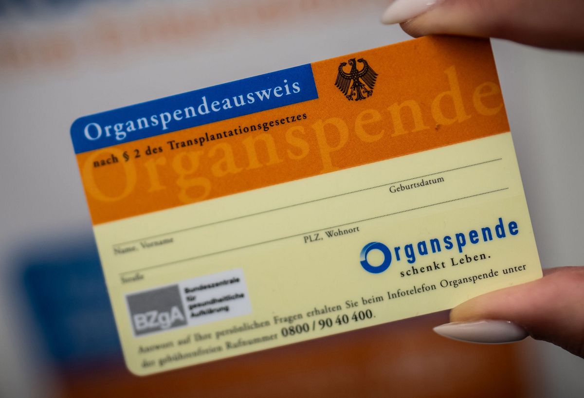 Organspendeausweis. (Foto: Michael Kappeler/dpa)