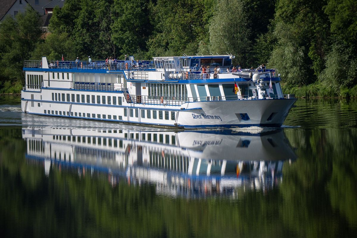 Schiff auf der Mosel. (Foto: Harald Tittel/dpa)
