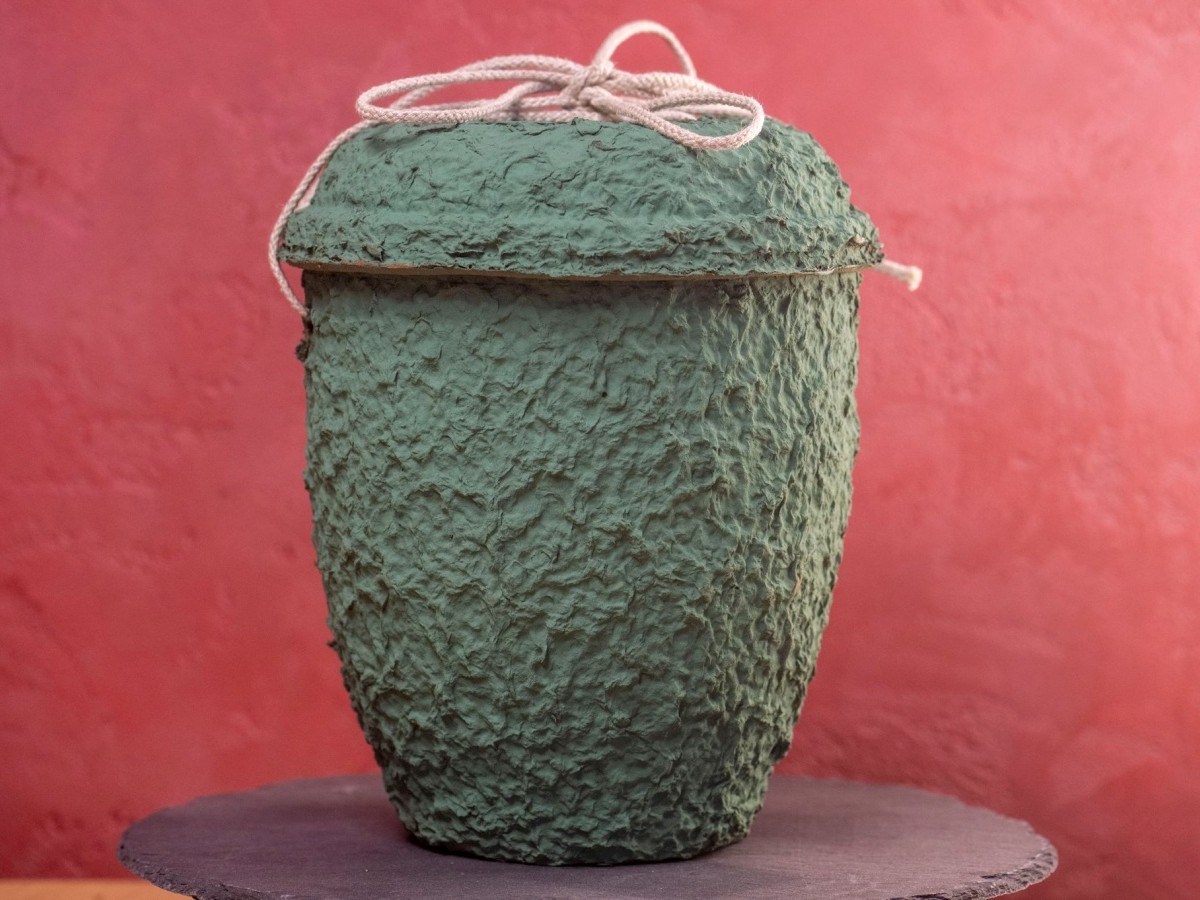 �ber den Tod hinaus - Wenn Asche zum Gedenkdiamanten wird. (Foto: Harald Tittel/dpa)