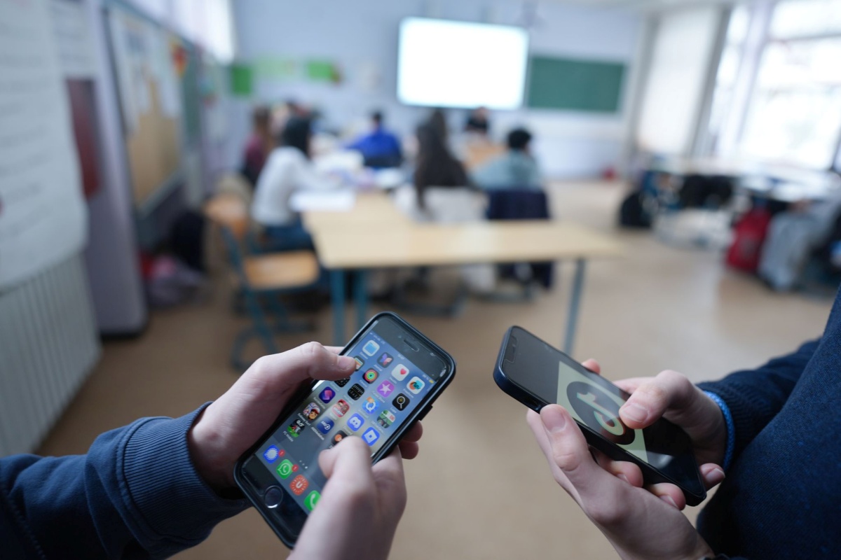 Smartphones in der Schule (Foto: Marcus Brandt/dpa)