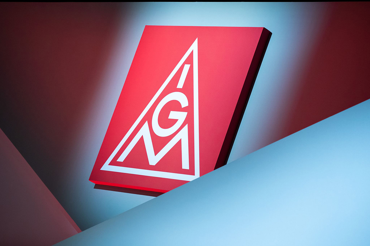 IG Metall plant Warnstreiks in Koblenz - Sternmarsch durch das Industriegebiet