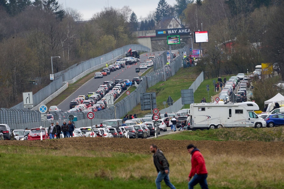 Car-Freitag am N�rburgring (Foto: Thomas Frey/dpa)