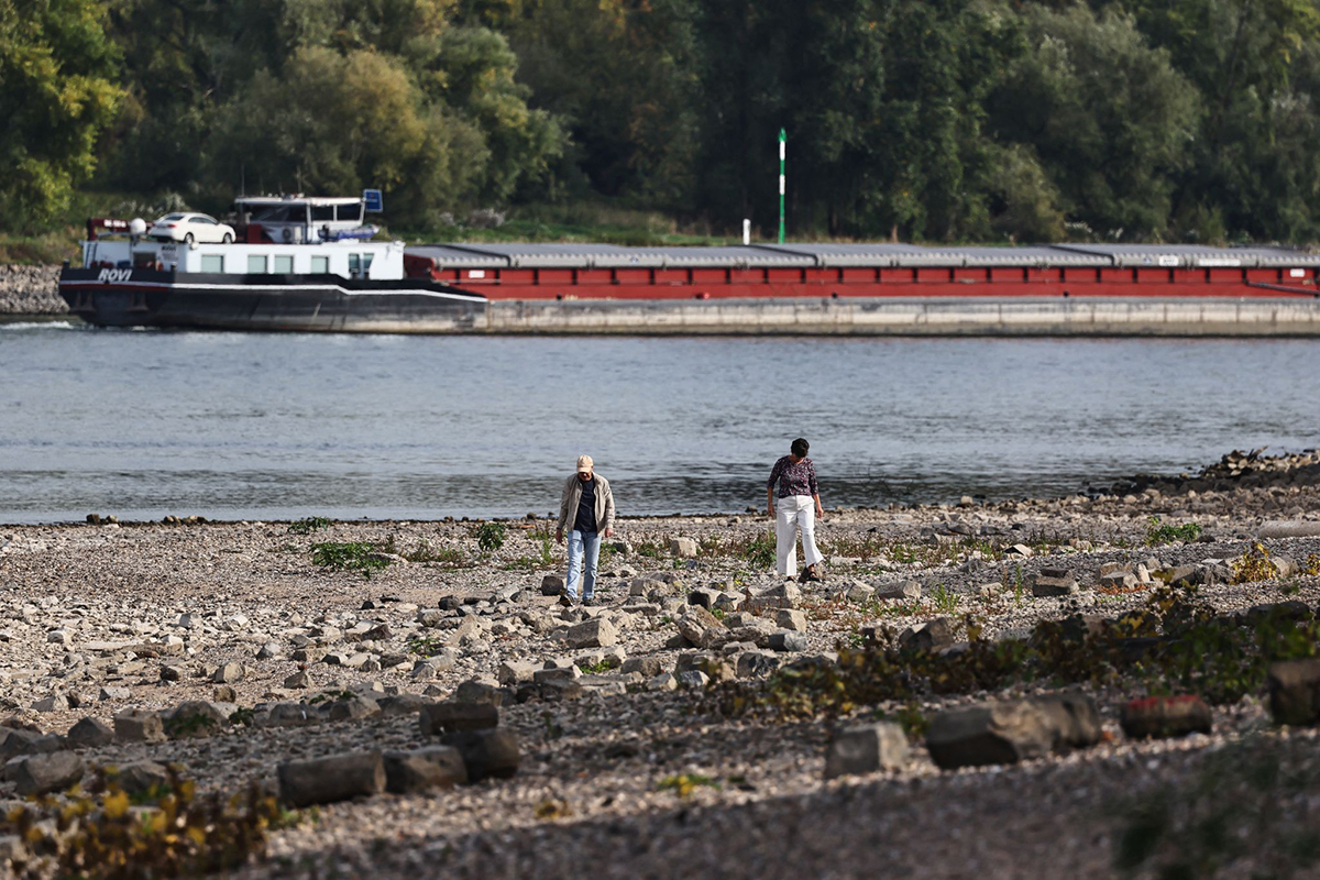 Niedrigwasser am Rhein. Foto: Oliver Berg/dpa