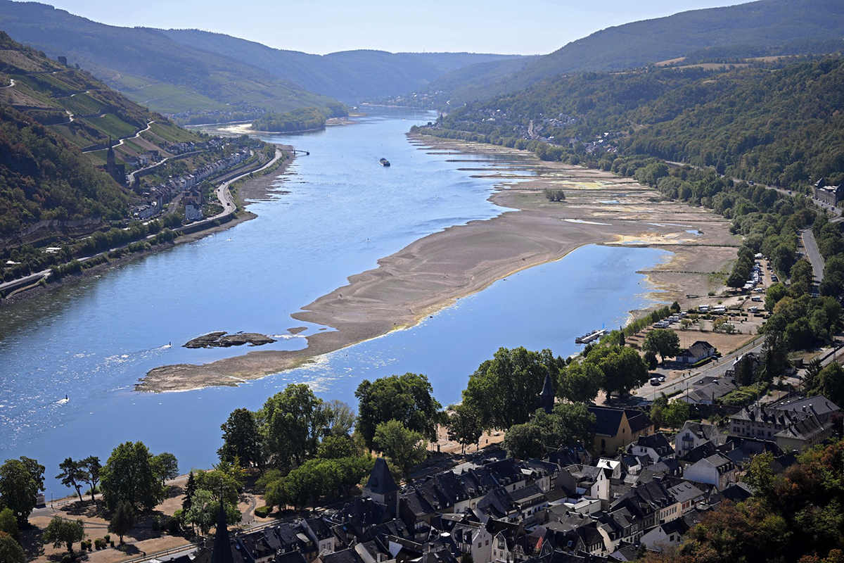 Trockenheit im Rhein. Foto: Jennifer Br�ckner/dpa