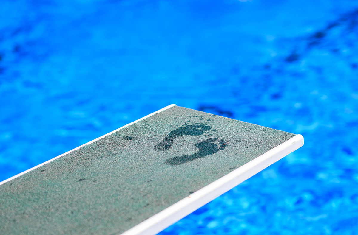 Pool. Foto: Julian Stratenschulte/dpa