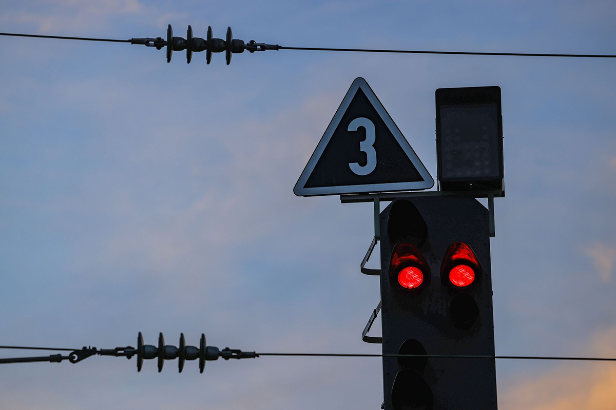 Rotes Signal. Foto: Oliver Berg/dpa