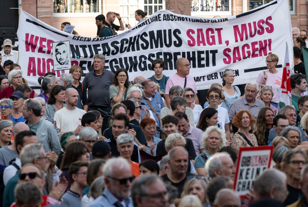 Demonstration gegen die AFD (Foto: Boris Roessler/dpa)