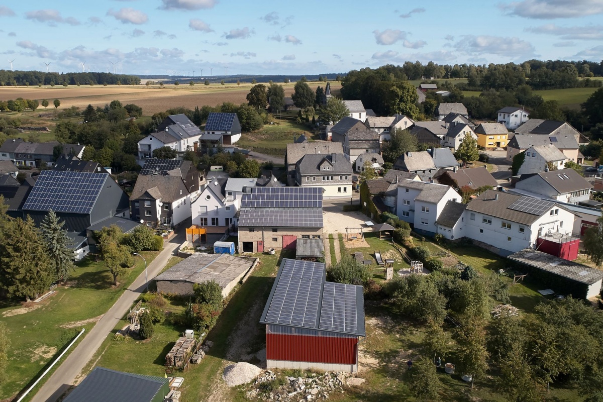 Photovoltaik auf D�chern (Foto: Thomas Frey/dpa)