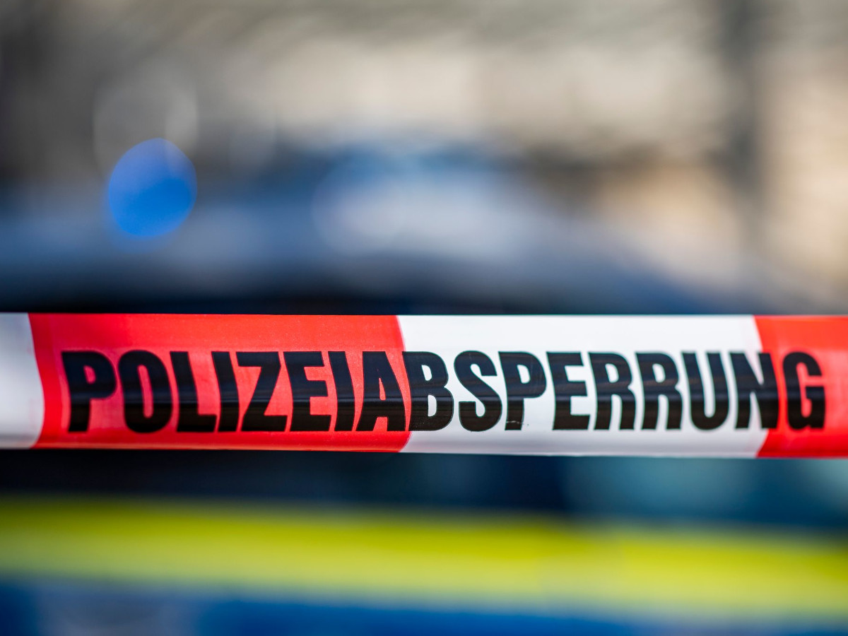 Absperrung der Polizei. (Foto: David Inderlied/dpa)