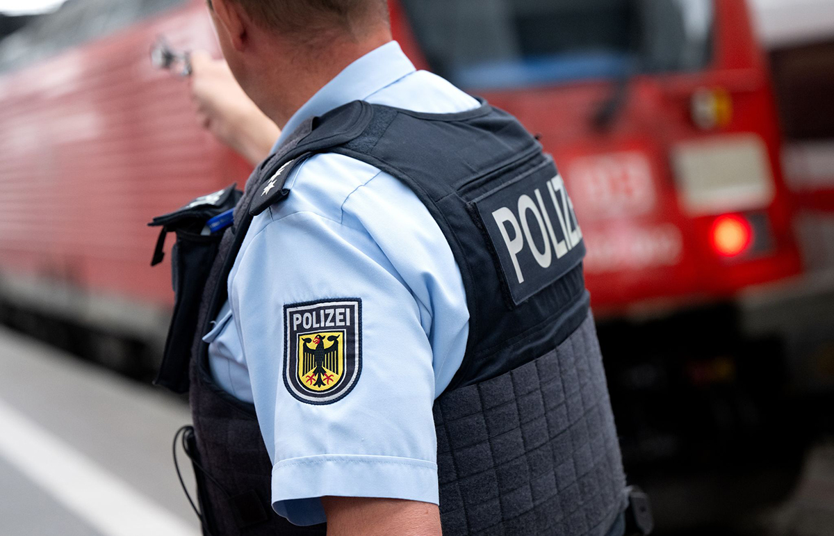 23-Jhriger im Zug nach Streit mit Messer verletzt