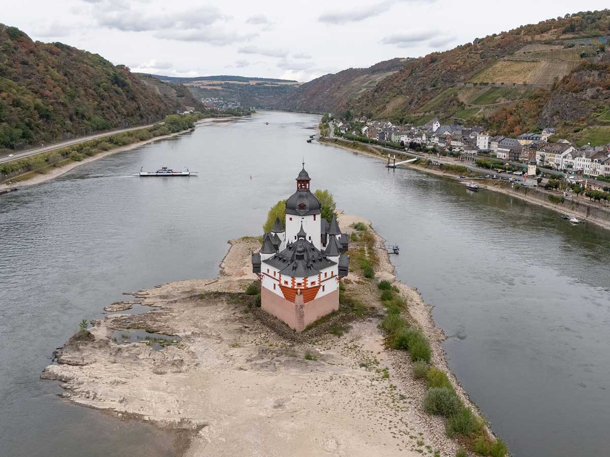 Wieder mehr Wasser im Rhein. (Foto: Boris Roessler/dpa)