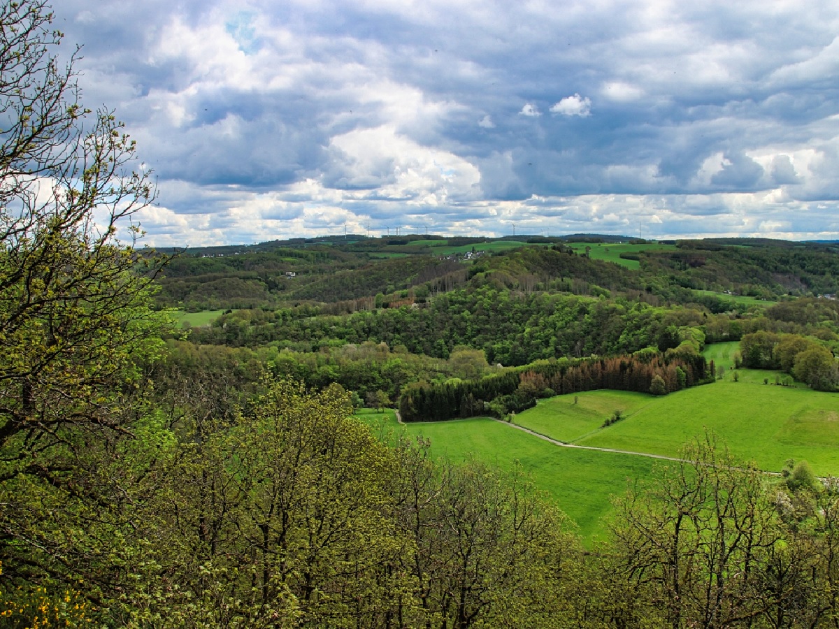 ber den Naturpfad Weltende zum Aussichtspunkt Sonnenberg