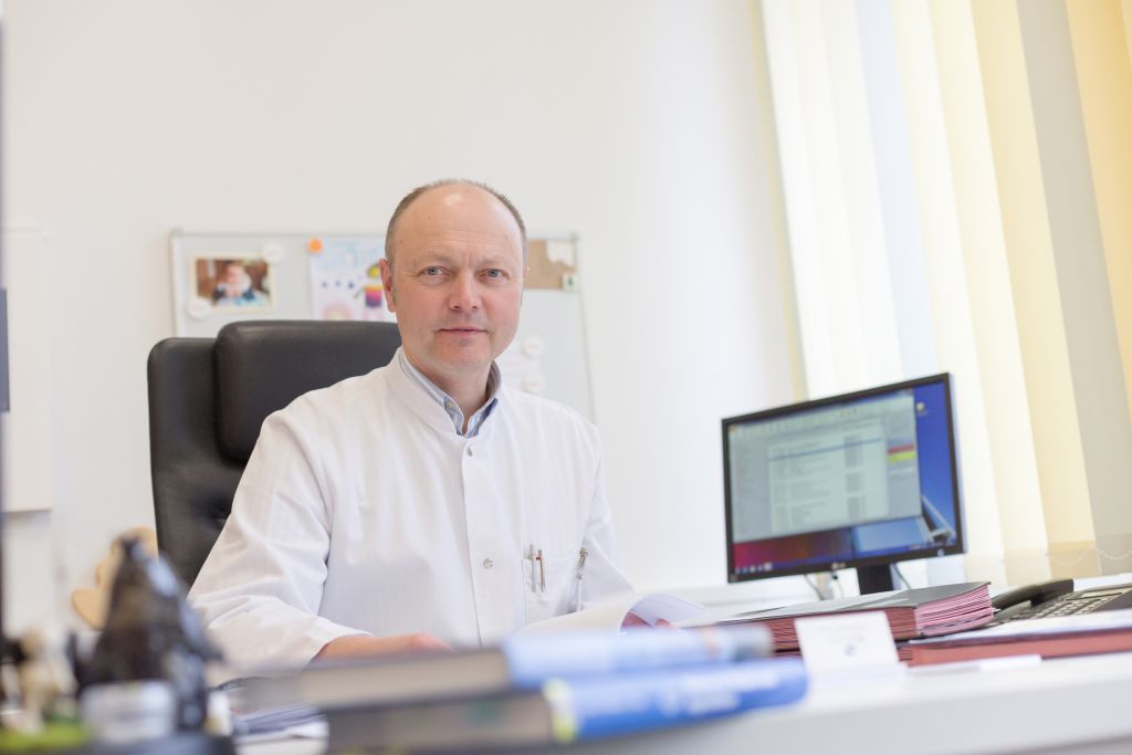 Doktor Gebhard Buchal. Fotos: DRK-Kinderklinik Siegen gGmbH