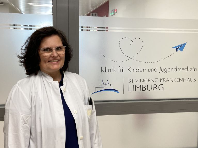 Die Chefrztin der Klinik fr Kinder- und Jugendmedizin, Dr. Doris Fischer, wurde jetzt von der Goethe-Universitt Frankfurt zur Privatdozentin ernannt. Foto: privat 