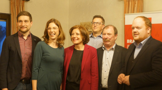 Gute Stimmung bei der SPD in Brachbach: (von links) Matthias Gibhardt, Sabine Btzing-Lichtenthler, MdL, Ministerprsidentin Malu Dreyer, Steffen Kappes, Reinhard Zller und Andreas Hundhausen. (Foto: ma)