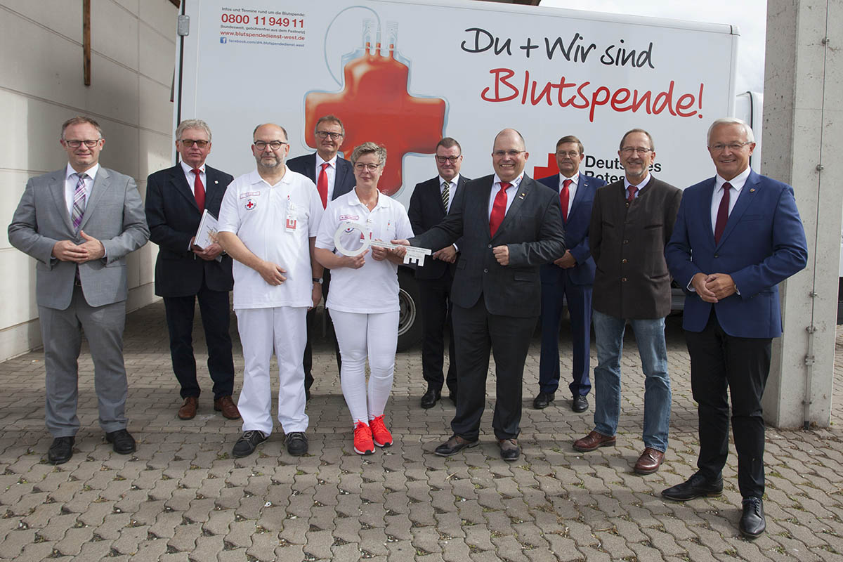 Feierliche Schlsselbergabe zur Erffnung des Standortes Neuwied. Fotos: Wolfgang Tischler