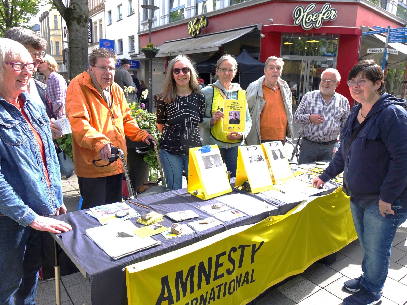 Infostand der Amnestygruppe in Neuwied (Foto: Jrgen Grab)
