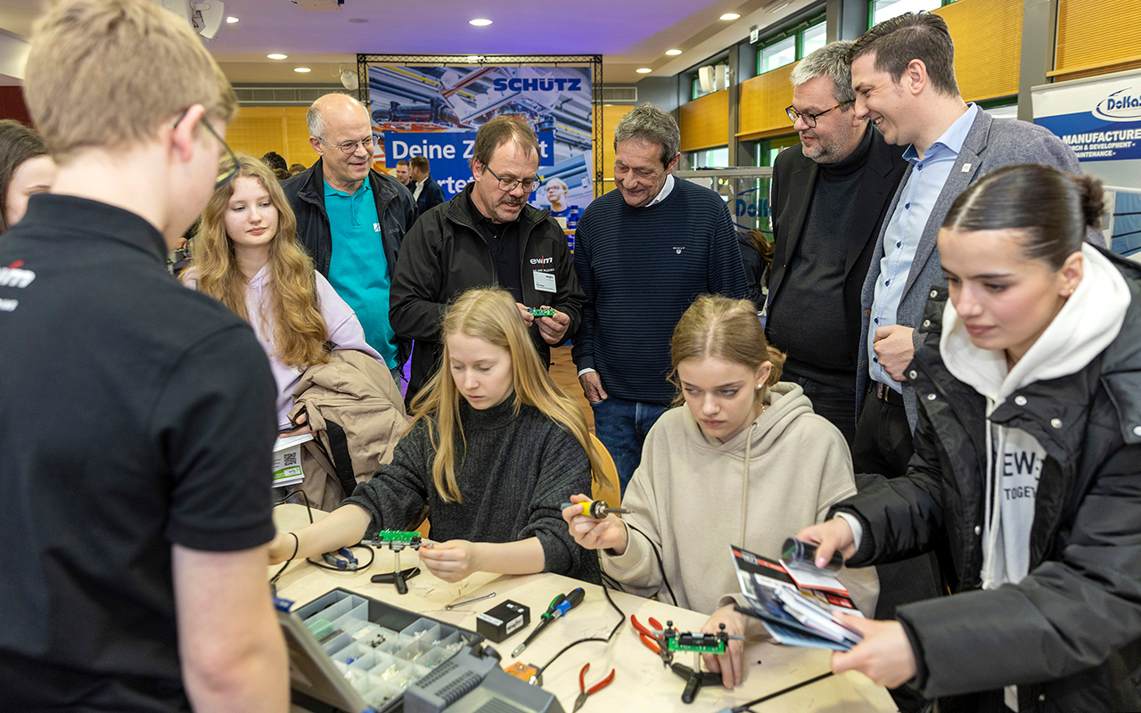 "ABIn die Zukunft" war ein voller Erfolg. Hier haben junge Menschen Ausbildungs- und Studienangebote kennengelernt. (Foto: Fotostudio Rder-Moldenhauer)