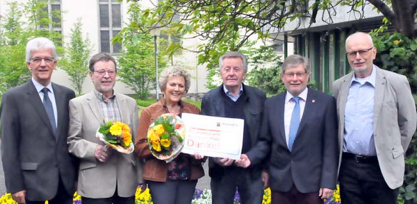 Die geehrten den Vertretern der Politik: (von links) Dietmar Winhold, Lothar Mller, Marlies Nolden mit Ehemann, Rainer Dngen und Peter Stckigt. (Foto: kk)