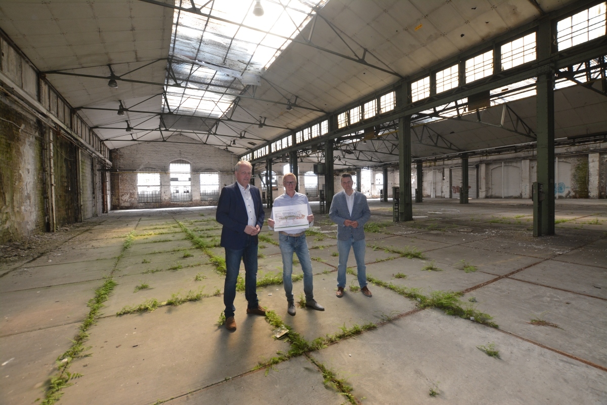 Die historischen Hallen sollen erhalten bleiben und saniert werden (v.l.): Michael Becher, Peter Merz und Benjamin Geldsetzer. (Fotos: tt)