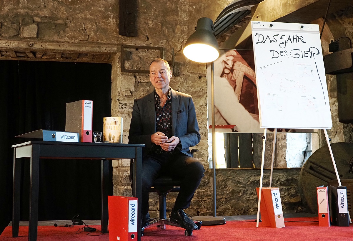 "Das Jahr der Gier" heit das 18. Werk von Horst Eckert. (Fotos: Tatjana Steindorf)