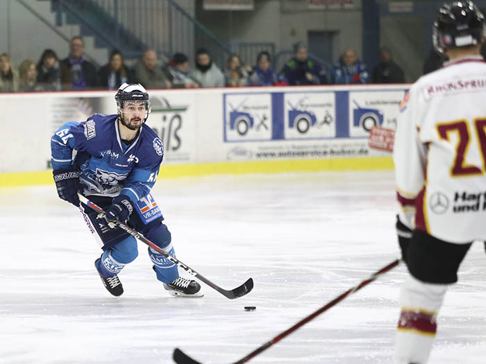 Martin Brabec erzielte in Dinslaken drei Tore und war damit der EHC-Matchwinner gegen die Kobras. Foto: Verein