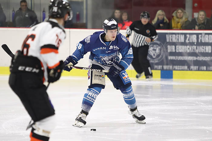 Siegtorschtze Alexander Richter sicherte dem EHC neun Sekunden vor dem Spielende in Ratingen die drei Punkte. Foto: Verein